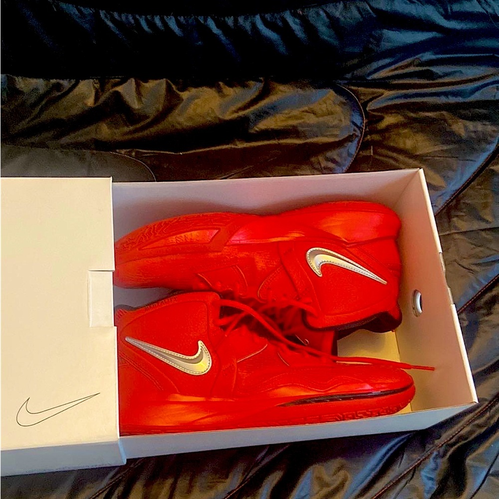 Kyrie 5 customs: great condition!!! Worn once!!